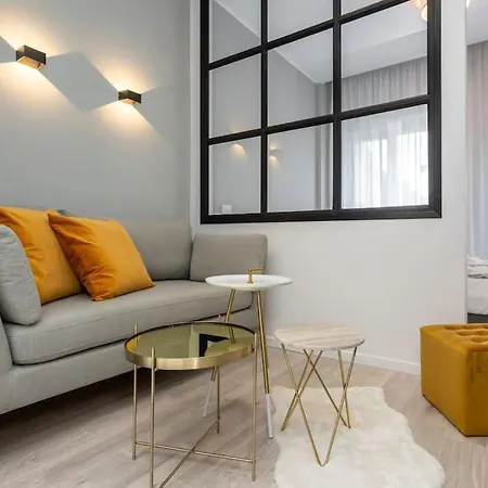 Old Center Calea Victoriei, Star *