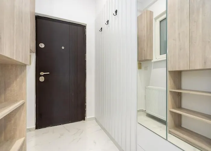 Old Center Calea Victoriei, Star *