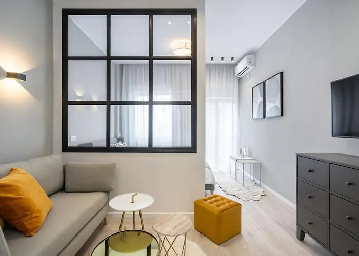 Old Center Calea Victoriei, Star *