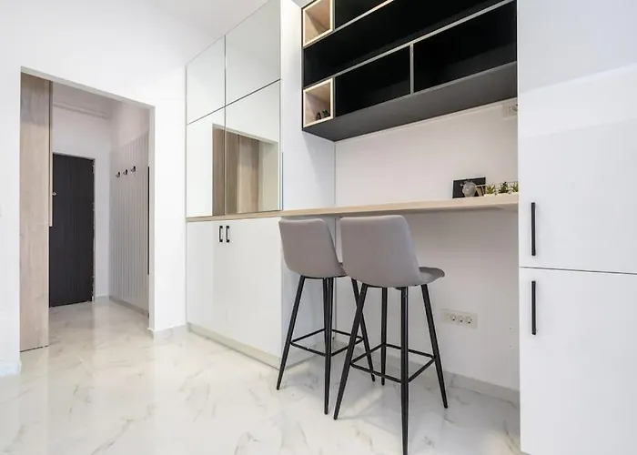 Old Center Calea Victoriei, Star *