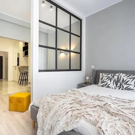 Old Center Calea Victoriei, Star