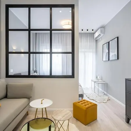 Old Center Calea Victoriei, Star *